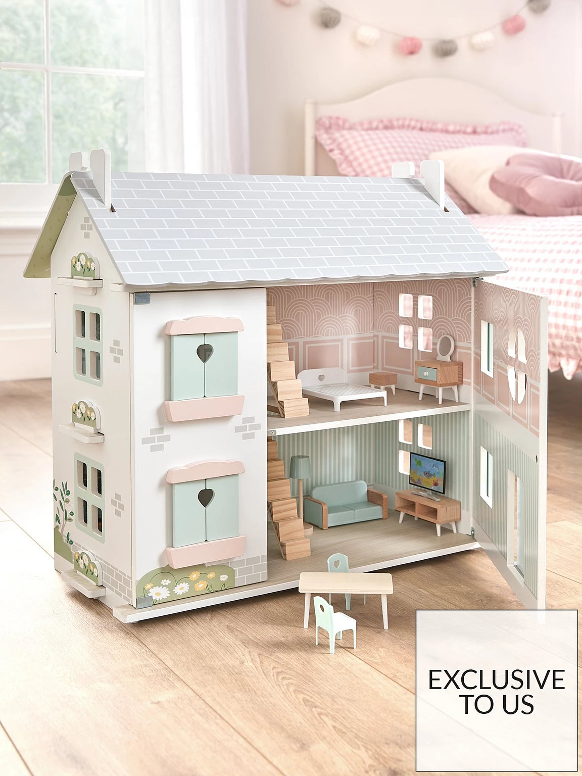 Acorn Wooden Dollhouse with Furniture